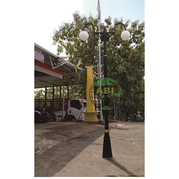 Antique Park Pole Agung bersama Indonesia