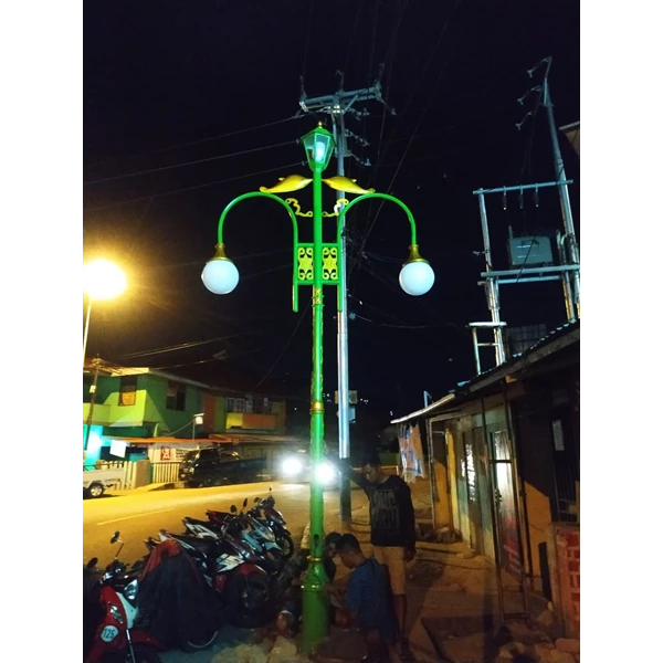  Antique Street Light Poles