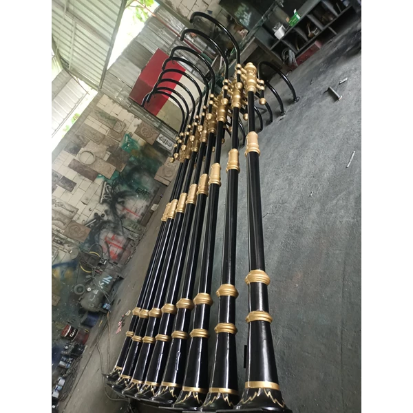 Manufacture of Modern Antique Lampposts