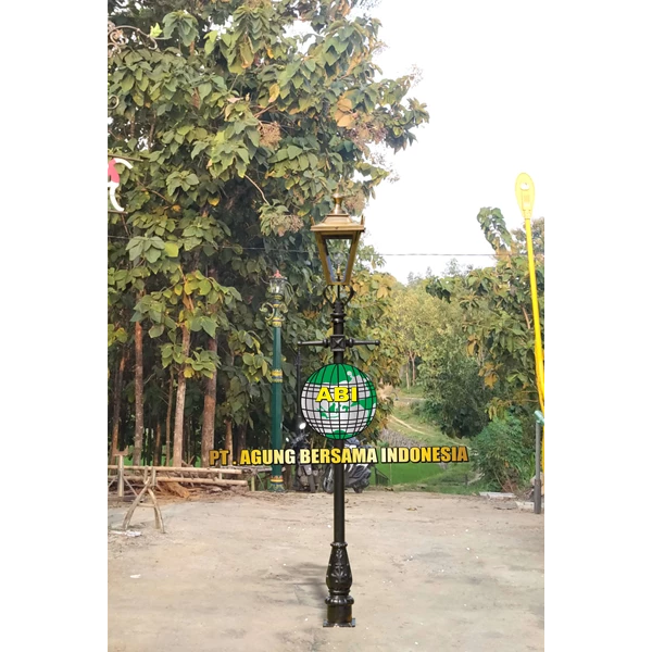Minimalist Antique Street Light Poles