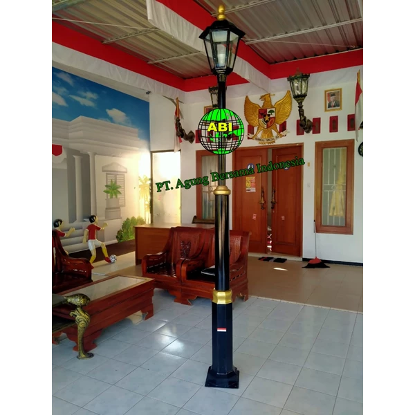 Minimalist Residential Garden Light Pole