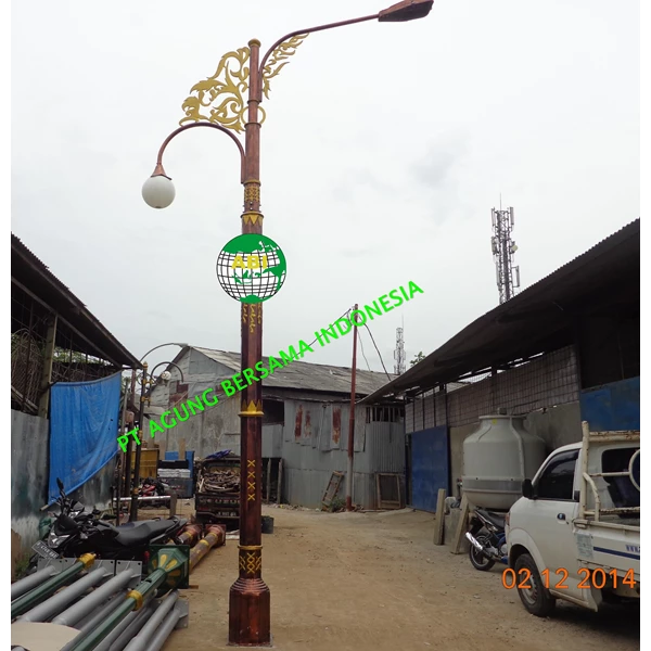 Tiang Lampu Jalan Dekorasi Padang