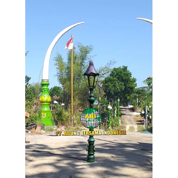 Unique Decorative Sragen Antique Light Pole