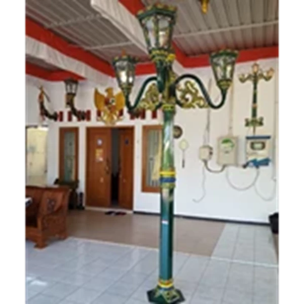 garden street lamp pole malioboro