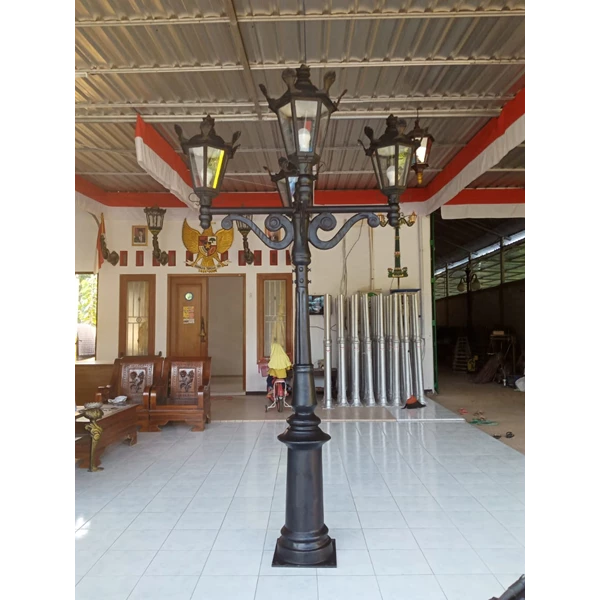 Unique Classical Garden Light Pole