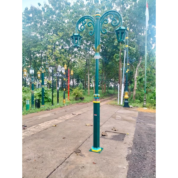 Unique Antique Garden Street Light Pole